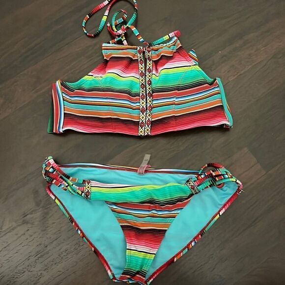 Bikini   - Picture 1 of 3